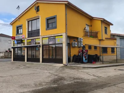 CASA Y BAR EN VENTA EN NAVALES