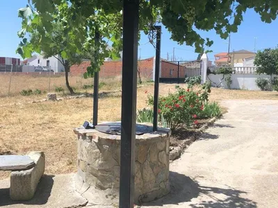 CASA EN VENTA EN LARRODRIGO