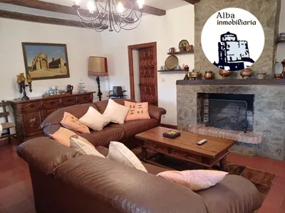 Chalet en venta en Alba de Tormes.