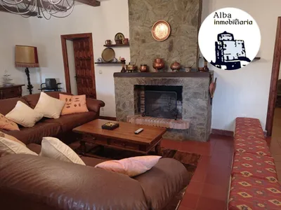 Chalet en venta en Alba de Tormes.