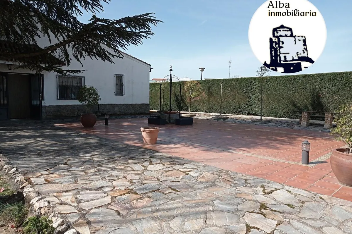 Chalet en venta en Alba de Tormes.